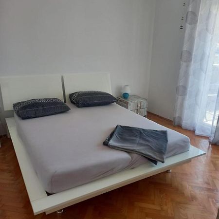 Apartman Rebeka Jezera Exterior foto