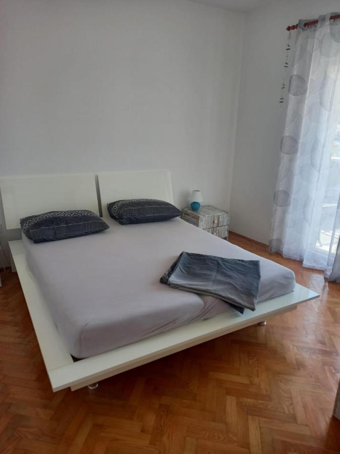 Apartman Rebeka Jezera Exterior foto