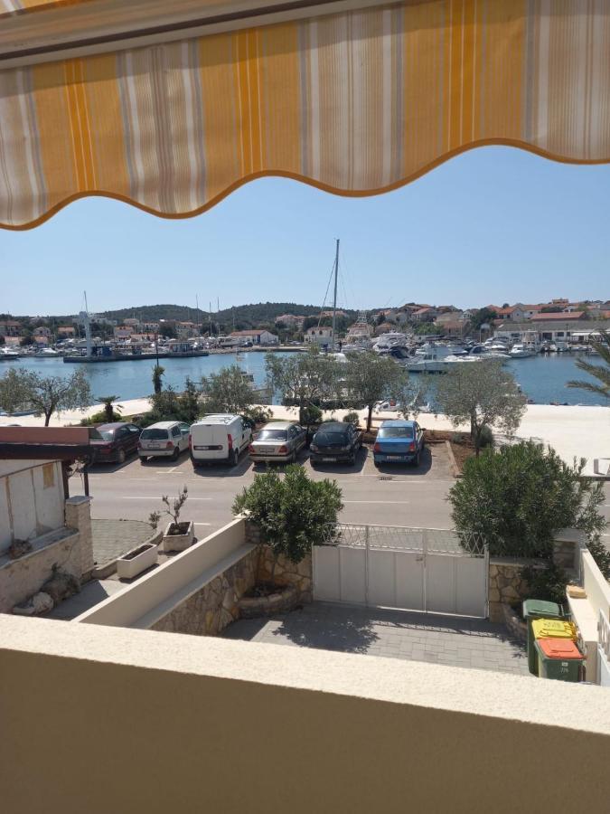 Apartman Rebeka Jezera Exterior foto