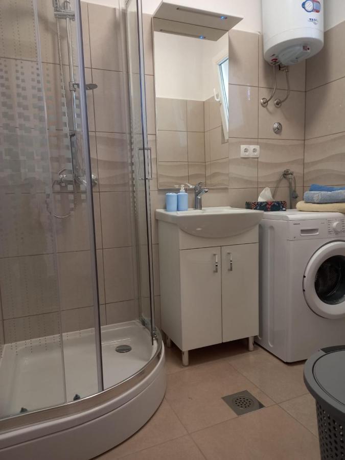 Apartman Rebeka Jezera Exterior foto